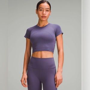 Lululemon Swiftly Tech Cropped Short-Sleeve Shirt 2.0
Nightfall / Nightfall